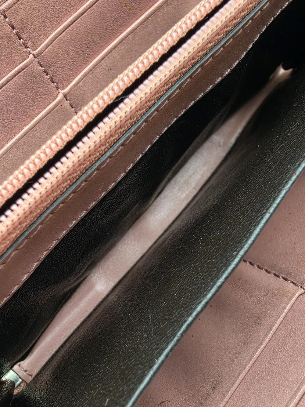 Gucci GG Supreme Canvas Zippy Long Wallet, Authentic.